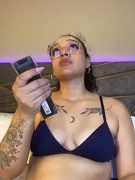 EMILYY FOXY online show from 06/04/26, 07:42