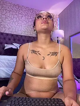 Snapshot of EMILYY_FOXY chatting on 06/15/26, 07:05 EMILYY FOXY online show from 06/15/26, 07:05
