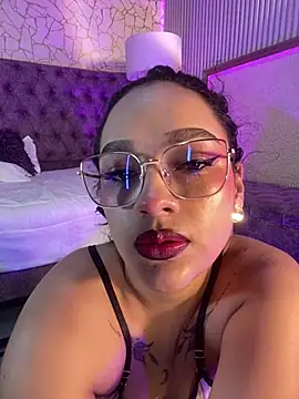 Snapshot of EMILYY_FOXY chatting on 07/13/26, 06:55 EMILYY FOXY online show from 07/13/26, 06:55