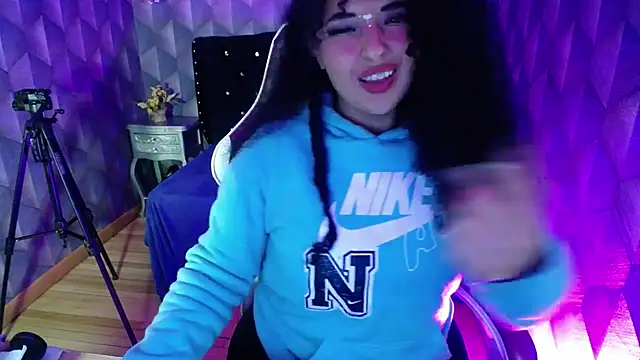 Sofiacowperx online show from 02/15/25, 08:33