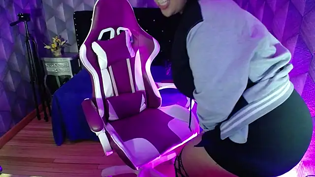 Sofiacowperx online show from 02/20/25, 04:14