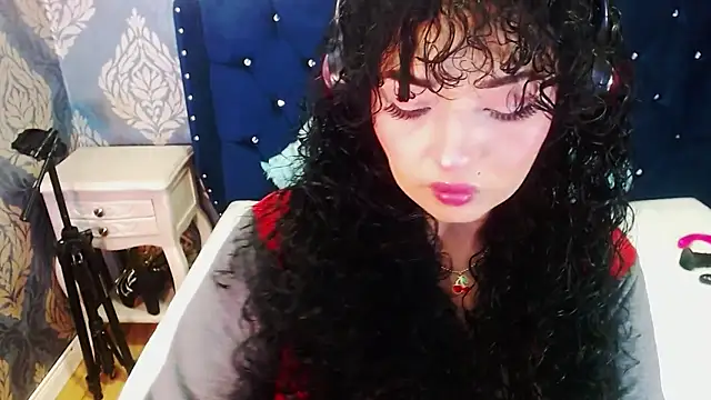 Snapshot of Sofiacowperx chatting on 06/26/26, 02:27 Sofiacowperx online show from 06/26/26, 02:27