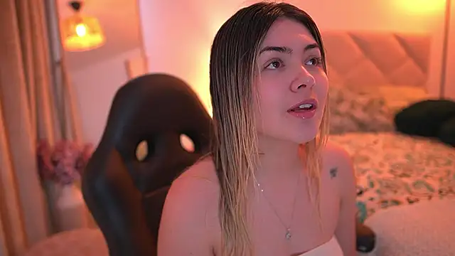 Lau Bee online show from 11/25/25, 05:35