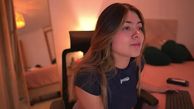 Lau Bee online show from 04/08/26, 07:36