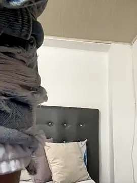 ZoeJohnsoon online show from 11/25/25, 05:24