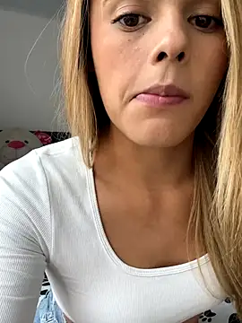 ZoeJohnsoon online show from 12/13/25, 09:53