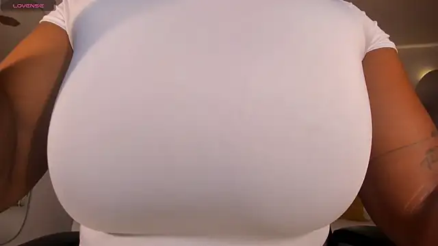 SavannahStorm online show from 12/17/25, 12:22