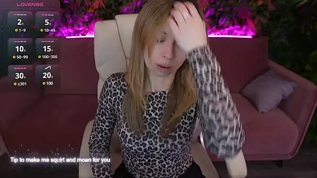 Snapshot of MayaRayy chatting on 02/21/25, 05:09 MayaRayy online show from 02/21/25, 05:09