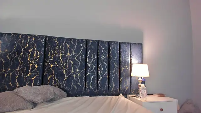 Sophia Lemos online show from 10/25/25, 02:02