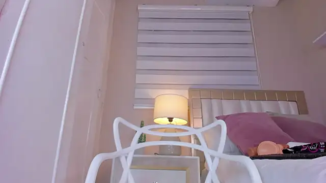 zoe sky  online show from 02/16/25, 12:21