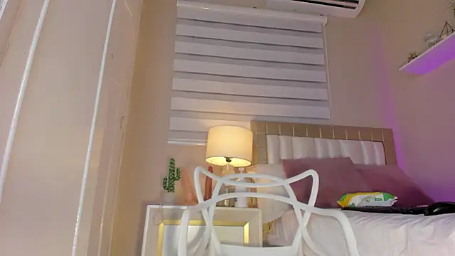 zoe sky  online show from 02/20/25, 11:42