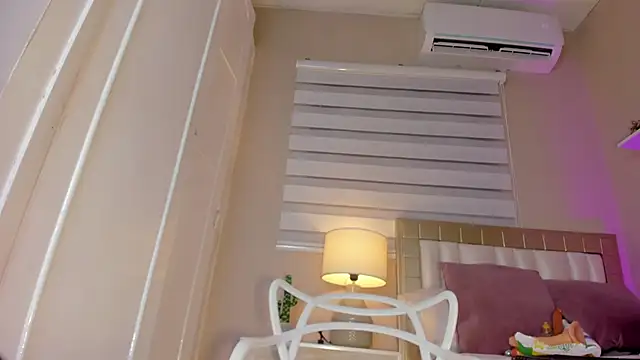 zoe sky  online show from 03/06/25, 11:36