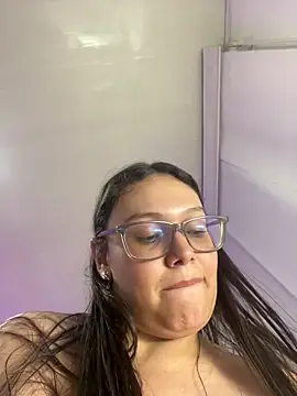 Snapshot of SofiaJoness_ chatting on 03/06/25, 02:41 SofiaJoness  online show from 03/06/25, 02:41