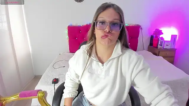 Snapshot of SofiaJoness_ chatting on 03/14/25, 07:12 SofiaJoness  online show from 03/14/25, 07:12