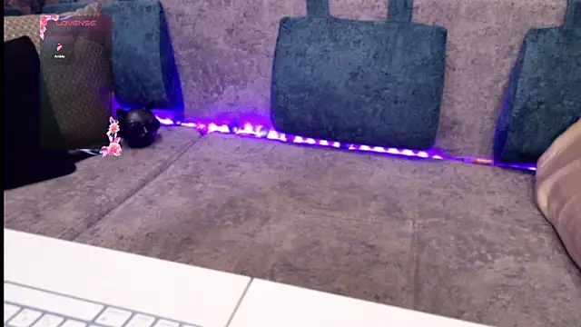 blackcat142 online show from 10/04/25, 12:03