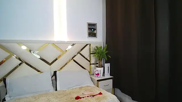 carolineamber  online show from 12/11/24, 03:37