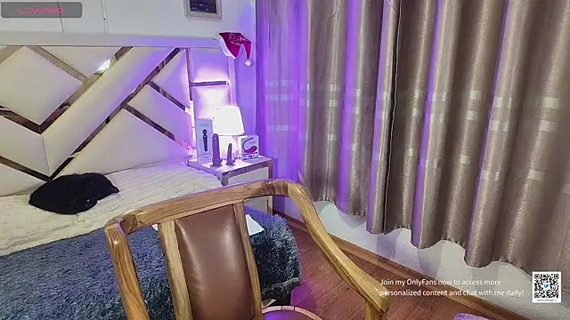 carolineamber  online show from 12/21/25, 09:55