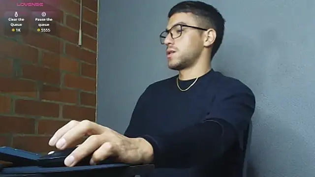 Leandro valenzuela online show from 04/16/26, 02:12