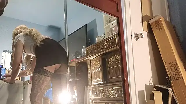 Sandrasaa online show from 10/31/25, 06:03