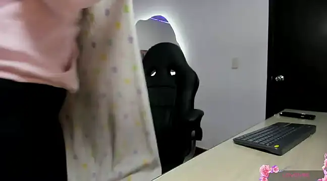 Estefany777 online show from 02/19/25, 02:01