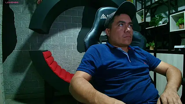 Snapshot of Jhonatan_Morales_S chatting on 01/14/25, 11:48 Jhonatan Morales S online show from 01/14/25, 11:48