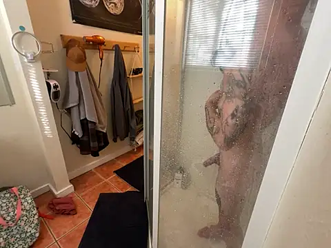 Snapshot of RuffClvb chatting on 12/27/24, 05:48 RuffClvb online show from 12/27/24, 05:48