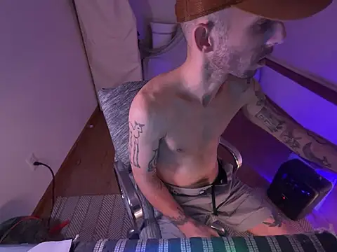 Snapshot of RuffClvb chatting on 02/16/25, 03:37 RuffClvb online show from 02/16/25, 03:37