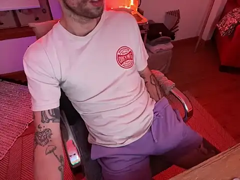 Snapshot of RuffClvb chatting on 11/13/25, 10:14 RuffClvb online show from 11/13/25, 10:14