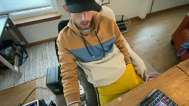 Snapshot of RuffClvb chatting on 12/05/25, 02:47 RuffClvb online show from 12/05/25, 02:47