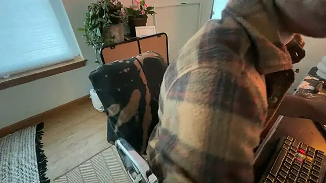 Snapshot of RuffClvb chatting on 02/28/26, 01:56 RuffClvb online show from 02/28/26, 01:56