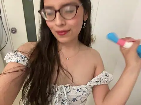 ForeverLola2024 online show from 01/01/25, 06:05