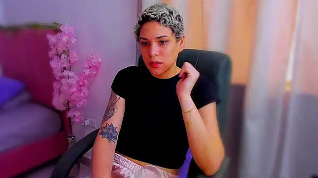 Charlee pink online show from 11/19/25, 03:34