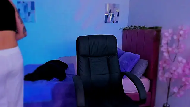 Charlee pink online show from 12/05/25, 01:47