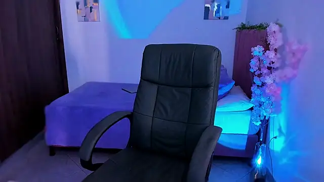 Charlee pink online show from 12/18/25, 05:52