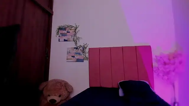 Charlee pink online show from 02/14/26, 03:58