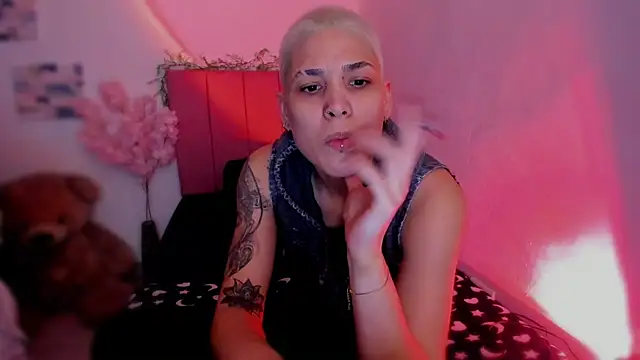 Charlee pink online show from 02/15/26, 03:25