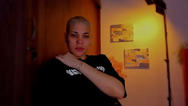 Charlee pink online show from 03/12/26, 05:52