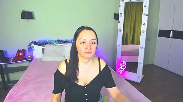 Snapshot of AngellLika chatting on 12/12/24, 10:24 AngellLika online show from 12/12/24, 10:24