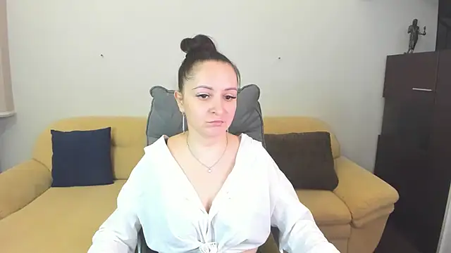 AngellLika online show from 11/25/25, 01:44