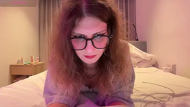 Snapshot of Alice_Pinkhead chatting on 06/12/26, 10:03 Alice Pinkhead online show from 06/12/26, 10:03