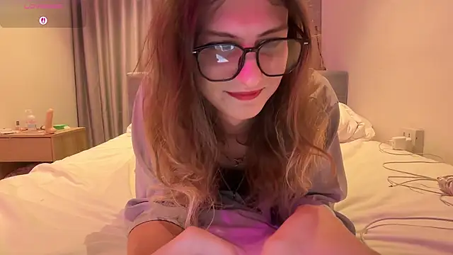 Snapshot of Alice_Pinkhead chatting on 07/14/26, 10:21 Alice Pinkhead online show from 07/14/26, 10:21