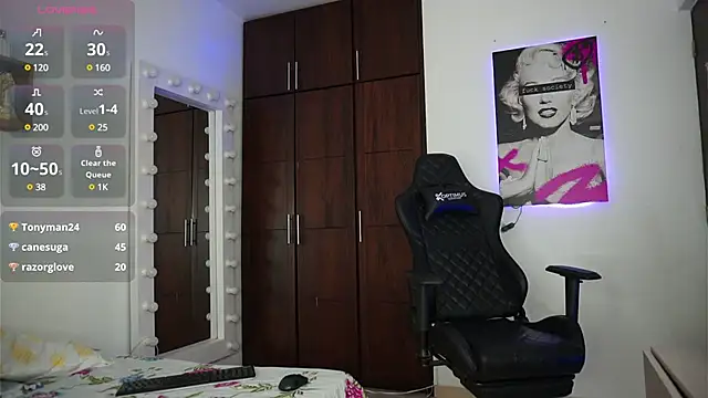 Snapshot of emmagrecco_ chatting on 12/20/24, 02:30 emmagrecco online show from 12/20/24, 02:30