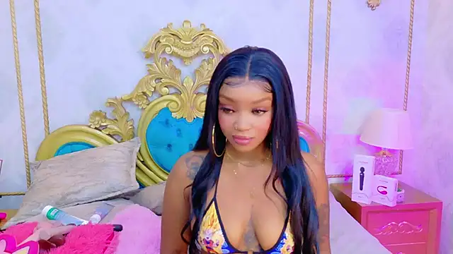 Snapshot of SalomeRestrepo chatting on 10/24/25, 04:31 SalomeRestrepo online show from 10/24/25, 04:31