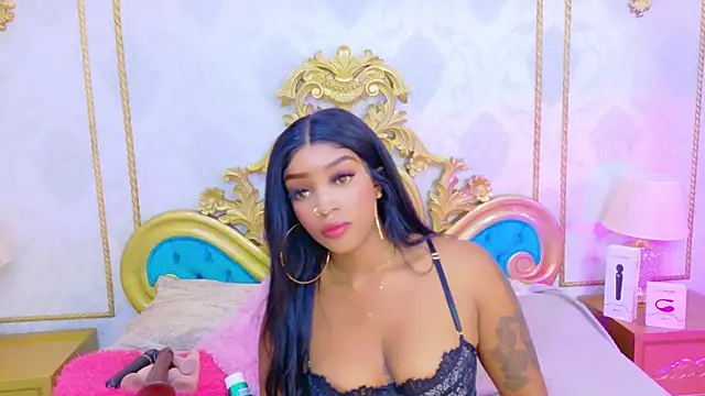 Snapshot of SalomeRestrepo chatting on 11/08/25, 04:56 SalomeRestrepo online show from 11/08/25, 04:56