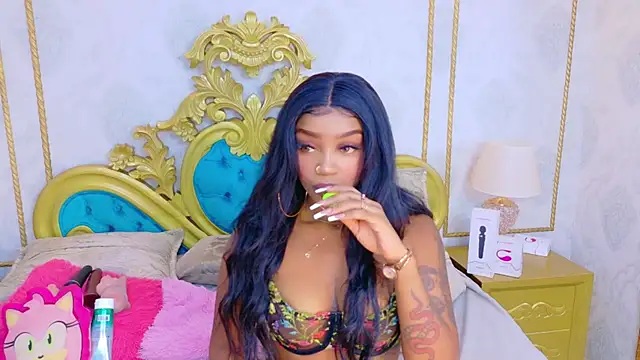 Snapshot of SalomeRestrepo chatting on 11/16/25, 04:29 SalomeRestrepo online show from 11/16/25, 04:29