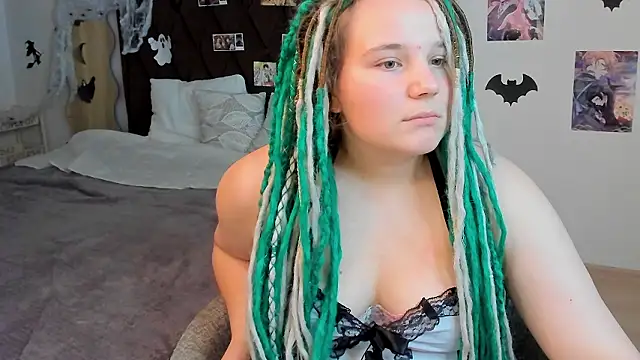 Snapshot of GloriaHylivi chatting on 12/03/24, 06:28 GloriaHylivi online show from 12/03/24, 06:28