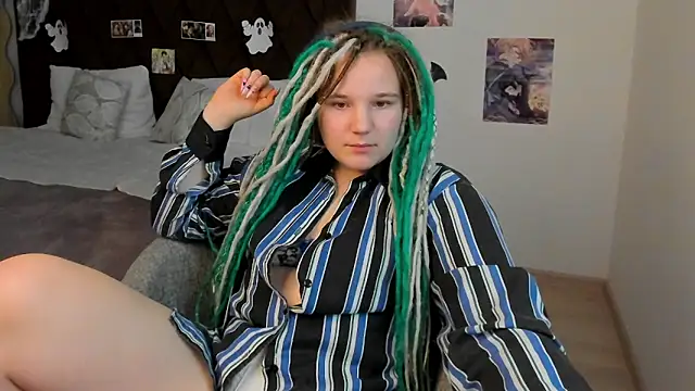 Snapshot of GloriaHylivi chatting on 12/07/24, 06:37 GloriaHylivi online show from 12/07/24, 06:37