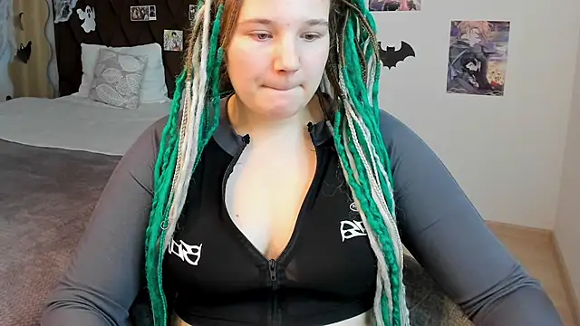 Snapshot of GloriaHylivi chatting on 12/08/24, 11:46 GloriaHylivi online show from 12/08/24, 11:46