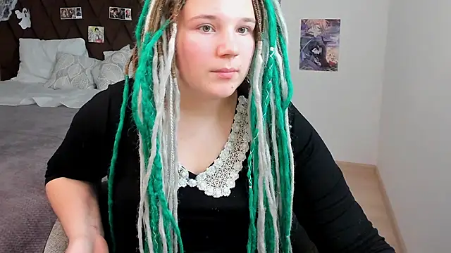 Snapshot of GloriaHylivi chatting on 12/19/24, 03:41 GloriaHylivi online show from 12/19/24, 03:41