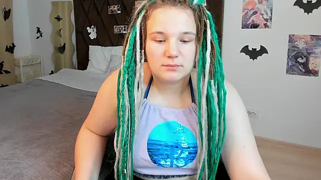 Snapshot of GloriaHylivi chatting on 12/21/24, 08:32 GloriaHylivi online show from 12/21/24, 08:32